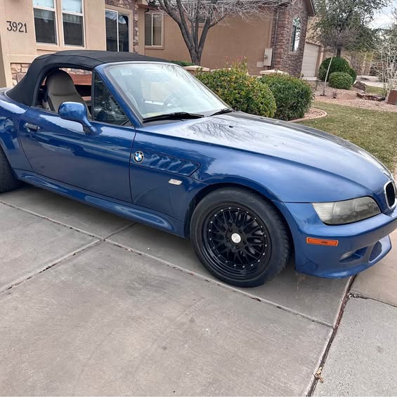 2000 BMW Z3 - 2.3 Roadster 2D