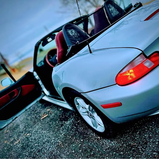 2001 BMW Z3 - 2.5i Roadster 2D