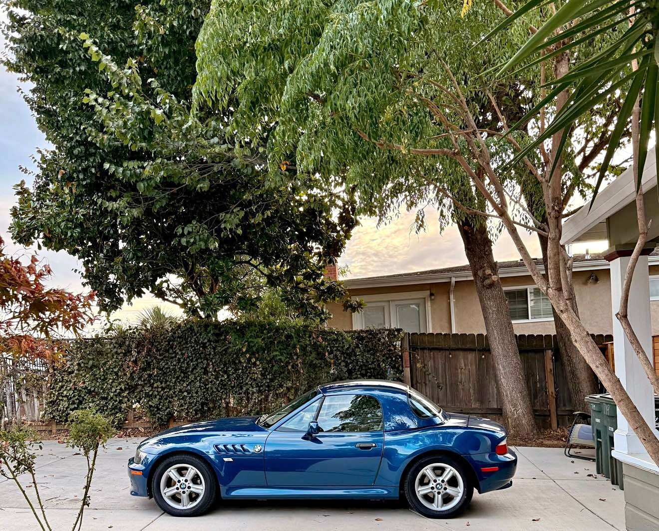 2000 BMW Z3 - 2.5i Roadster 2D