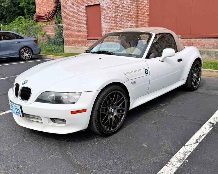 2001 BMW Z3 - 3.0i Roadster 2D