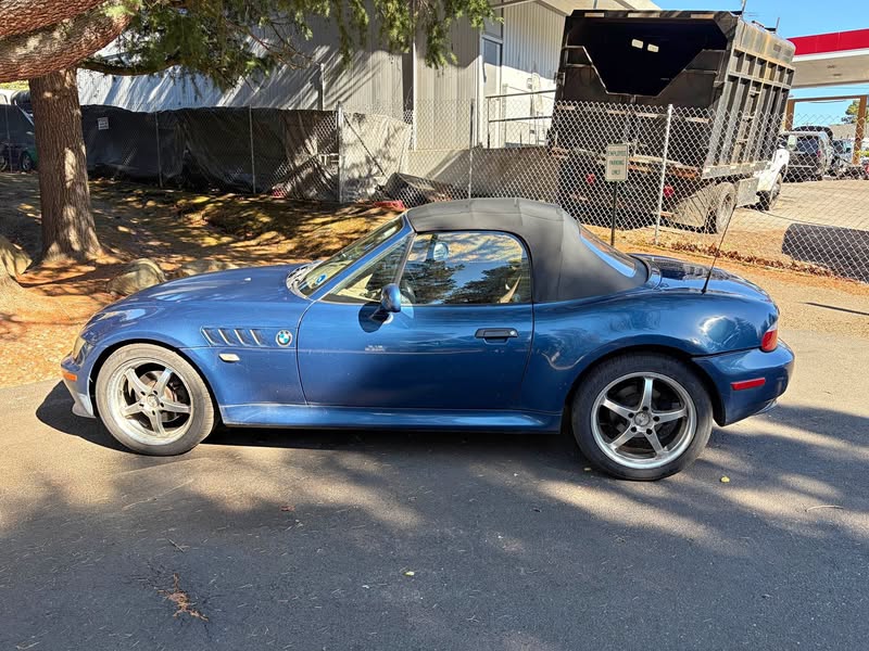 2000 BMW Z3 - 2.3 Roadster 2D
