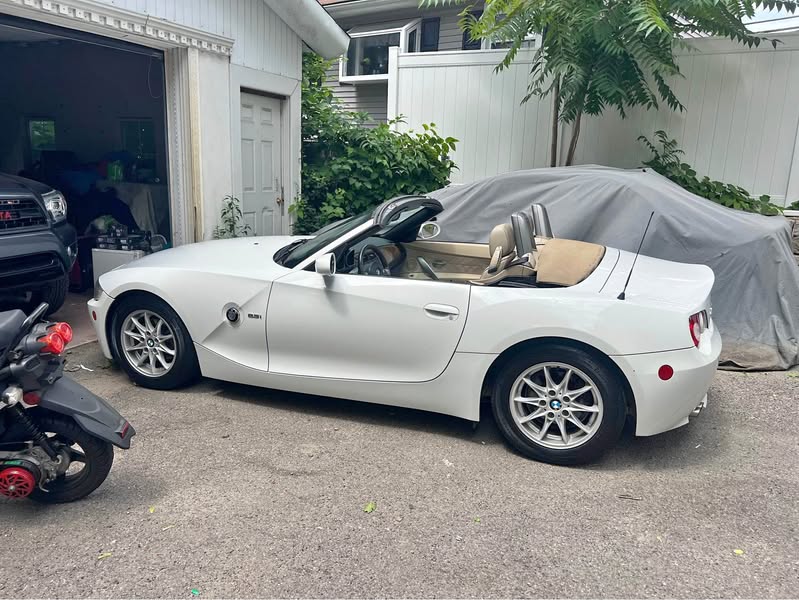 2005 BMW Z4 - 2.5i Roadster 2D