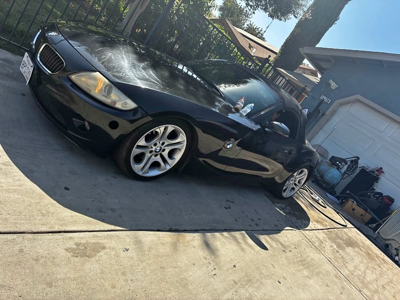 2005 BMW Z4 - 3.0i Roadster 2D