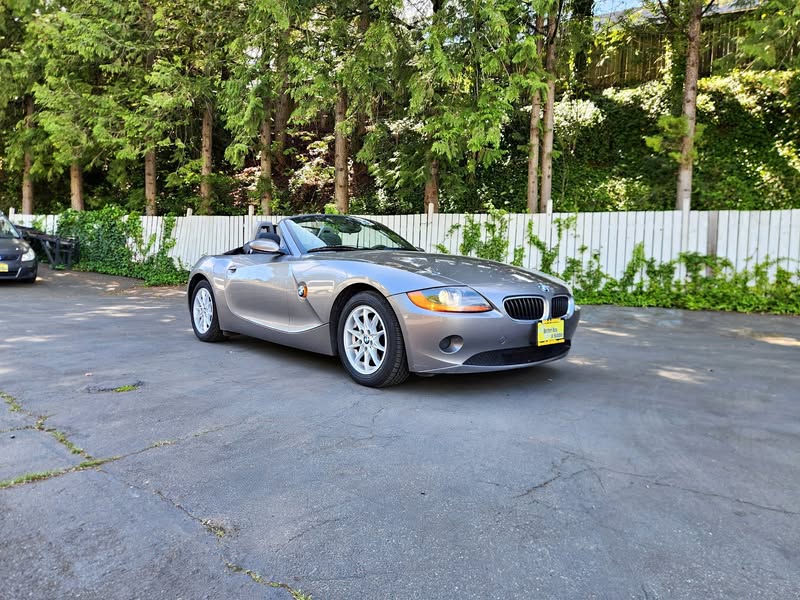2004 BMW Z4 2.5i Roadster 2D