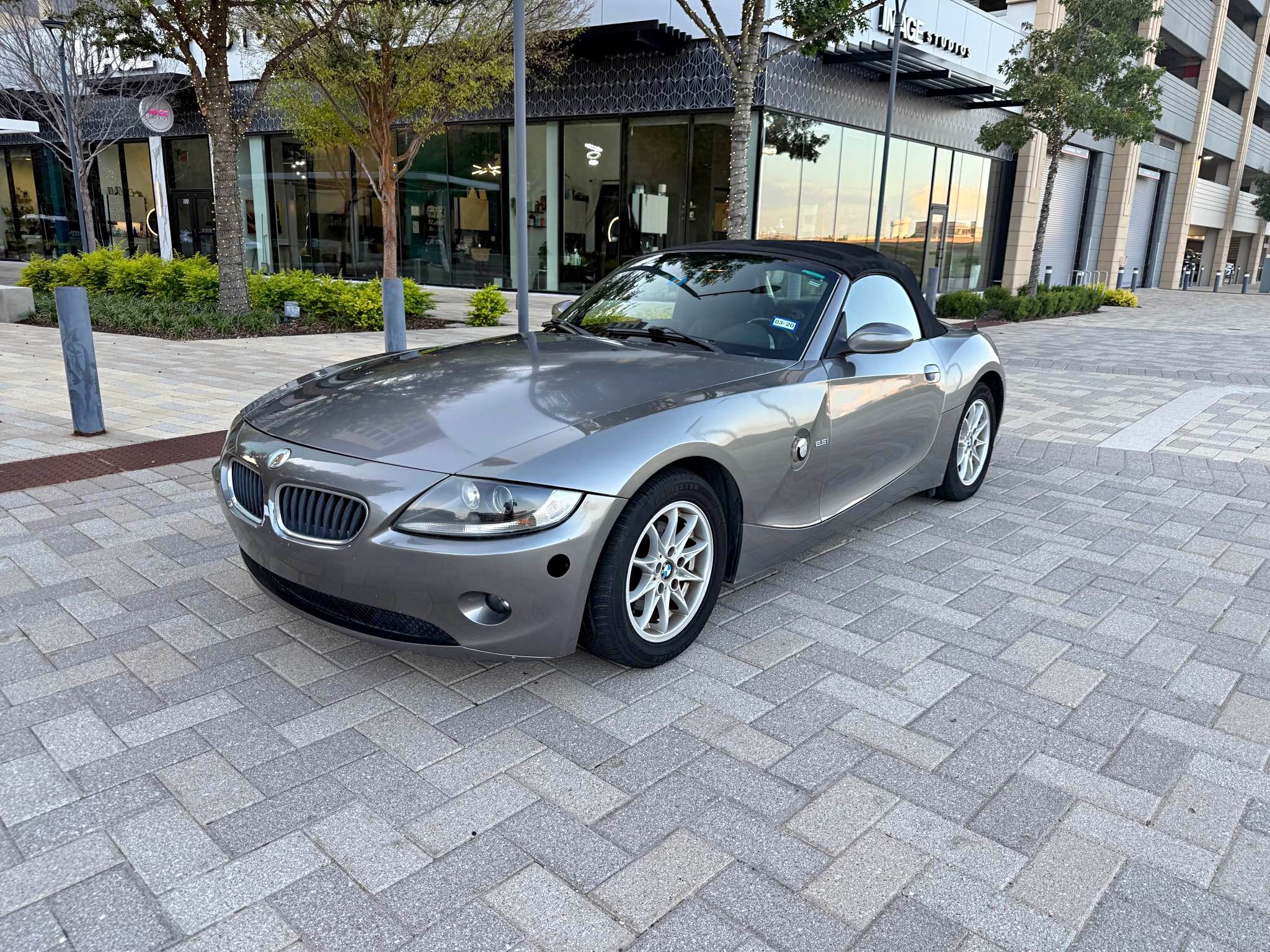 2005 BMW Z4 - 2.5i Roadster 2D
