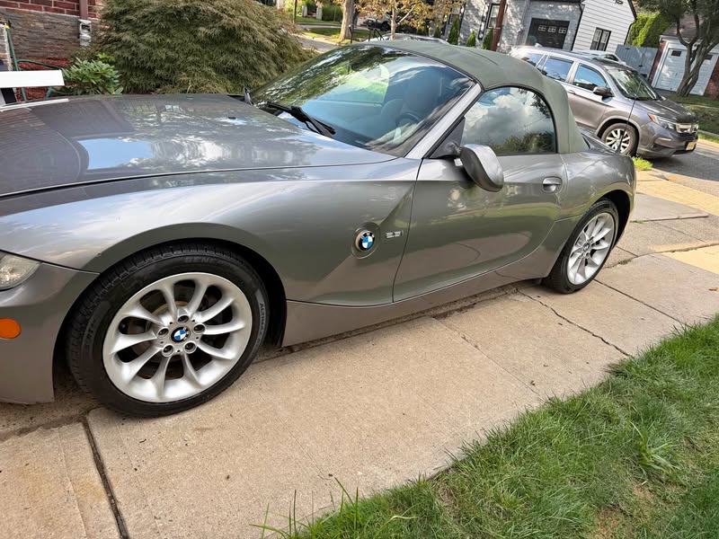 2005 BMW Z4 - 2.5i Roadster 2D