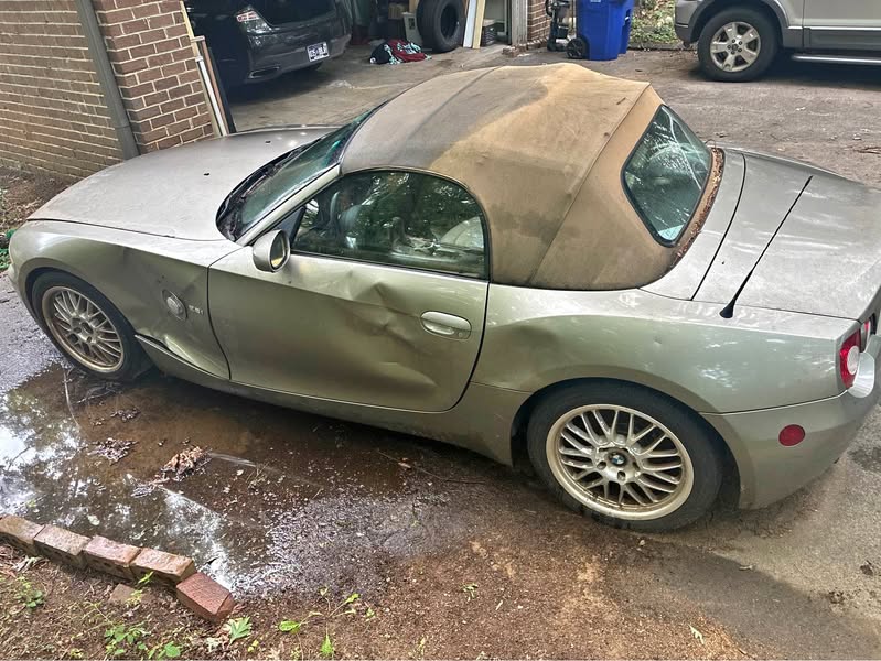 2005 BMW Z4 - 2.5i Roadster 2D