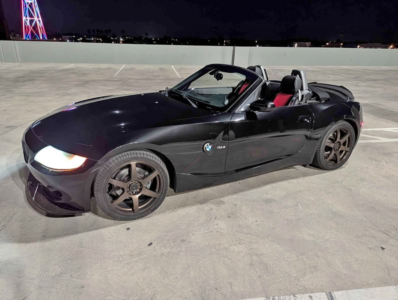 2004 BMW Z4 - 3.0i Roadster 2D