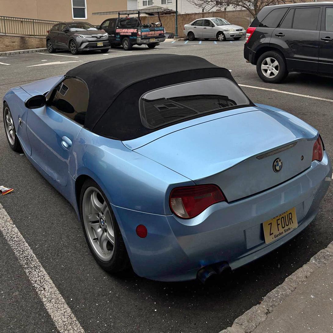 2005 BMW Z4 - 2.5i Roadster 2D
