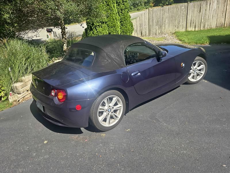 2004 BMW Z4 - 3.0i Roadster 2D