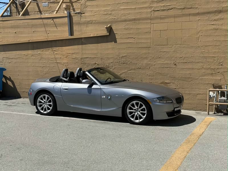2006 BMW Z4 - 3.0i Roadster 2D