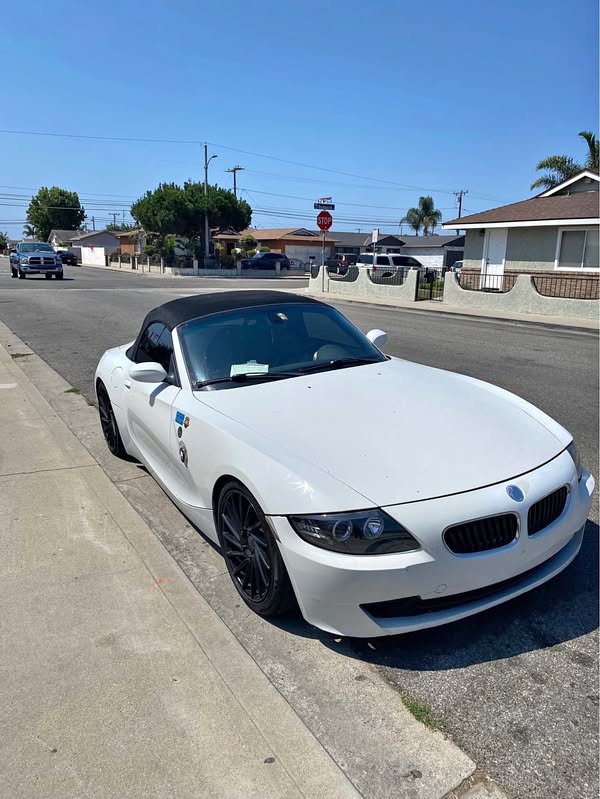 2006 BMW Z4 - 3.0i Roadster 2D