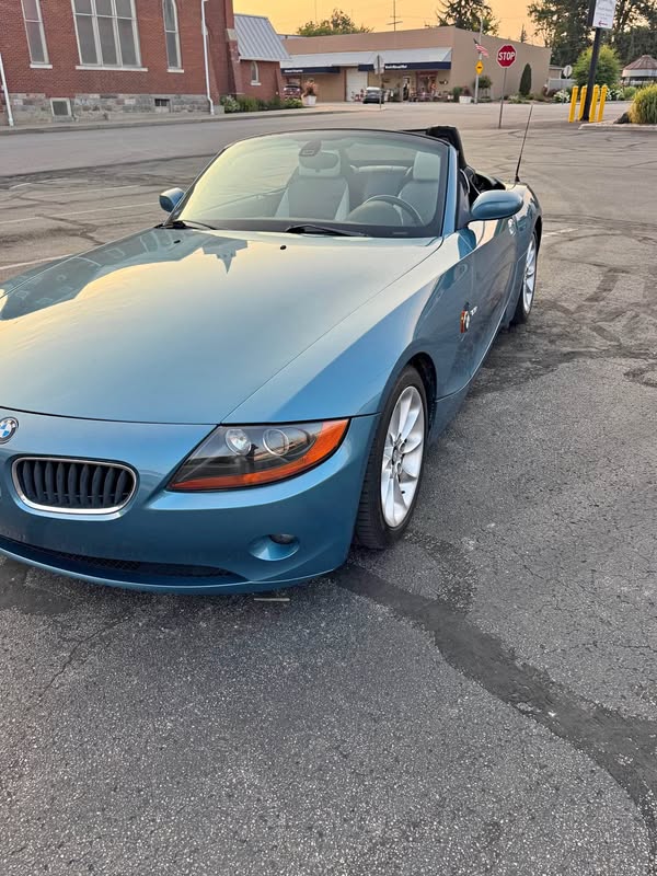 2004 BMW Z4 - 2.5i Roadster 2D