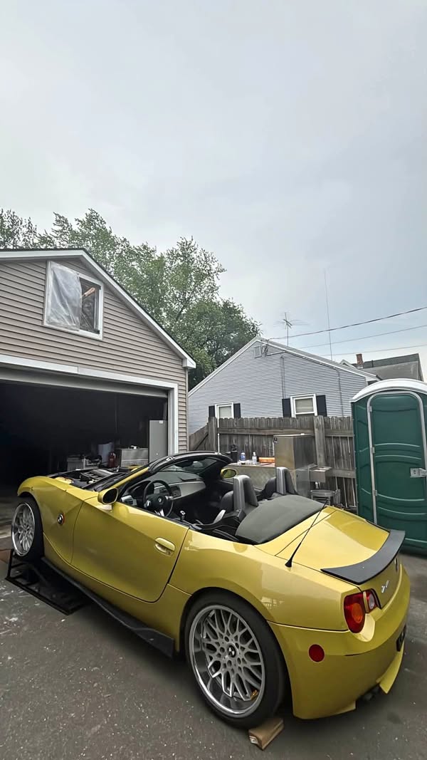 2004 BMW Z4 - 3.0i Roadster 2D