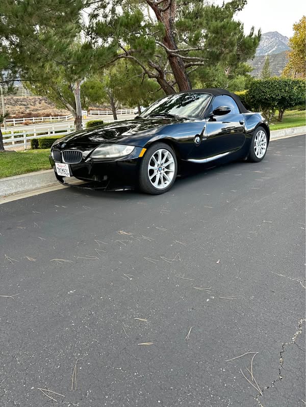 2006 BMW Z4 - 3.0i Roadster 2D