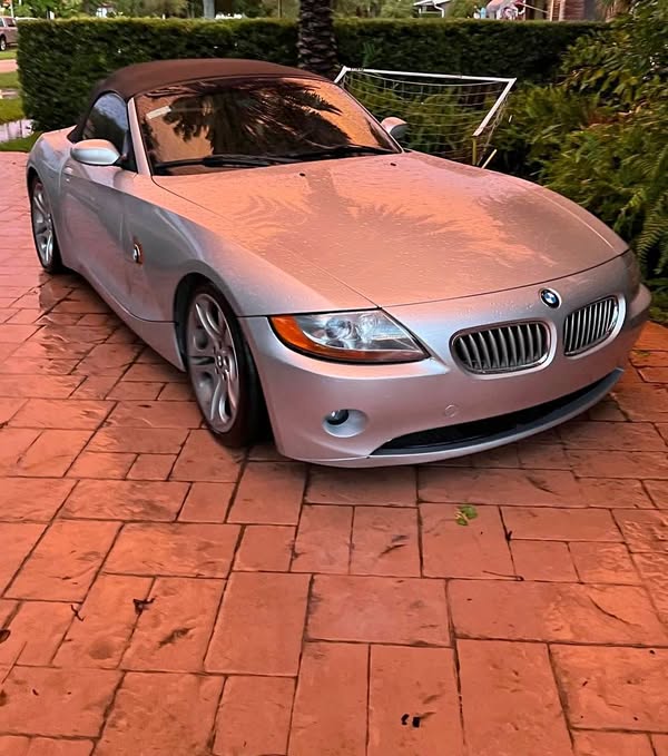2003 BMW Z4 - 3.0i Roadster 2D
