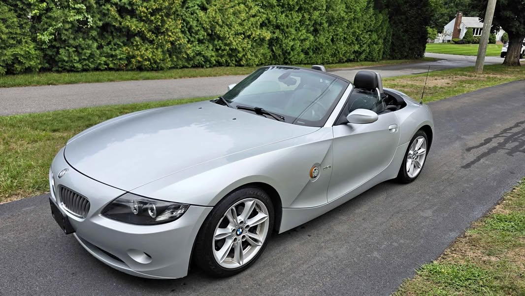 2004 BMW Z4 - 3.0i Roadster 2D