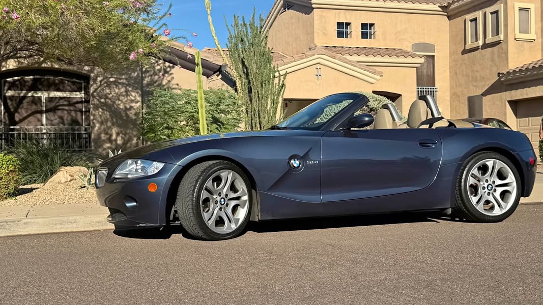 2005 BMW Z4 - 3.0i Roadster 2D