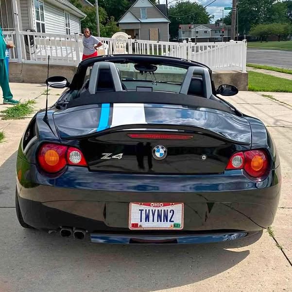 2004 BMW Z4 - 3.0i Roadster 2D