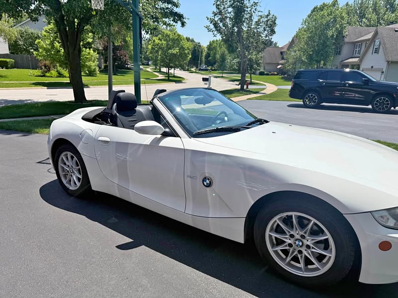 2005 BMW Z4 - 2.5i Roadster 2D