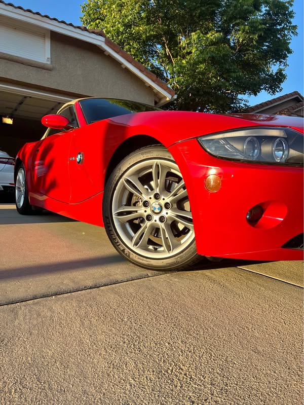 2005 BMW Z4 - 3.0i Roadster 2D