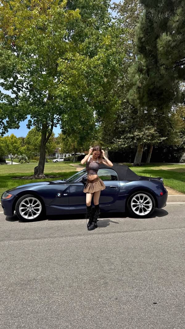 2004 BMW Z4 - 2.5i Roadster 2D