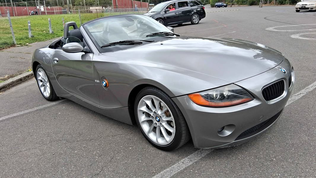 2004 BMW Z4 - 2.5i Roadster 2D