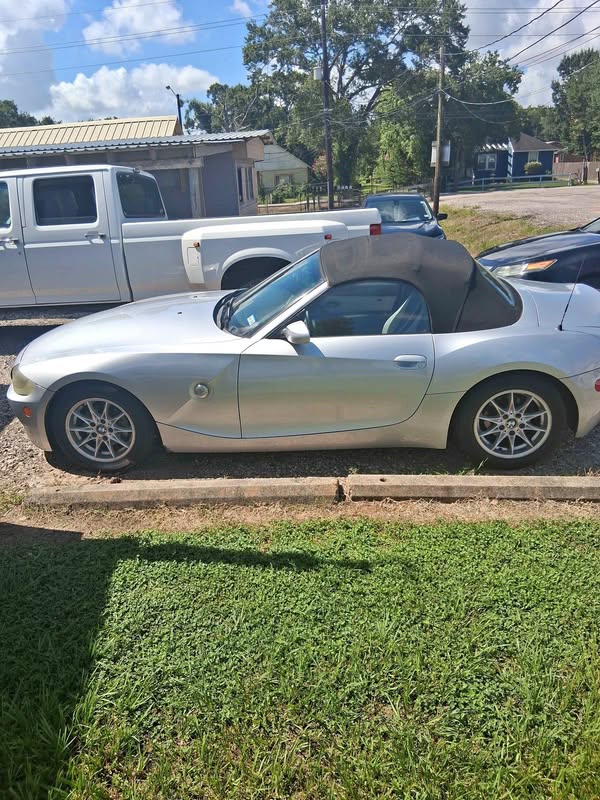 2005 BMW Z4 - 2.5i Roadster 2D