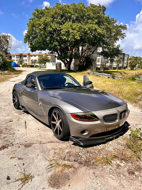 2004 BMW Z4 - 2.5i Roadster 2D