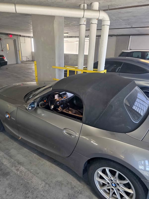 2004 BMW Z4 - 2.5i Roadster 2D