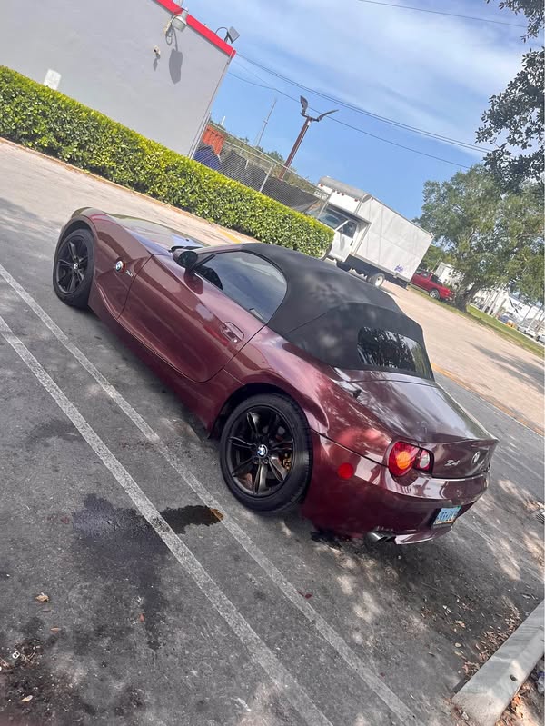 2004 BMW Z4 - 3.0i Roadster 2D