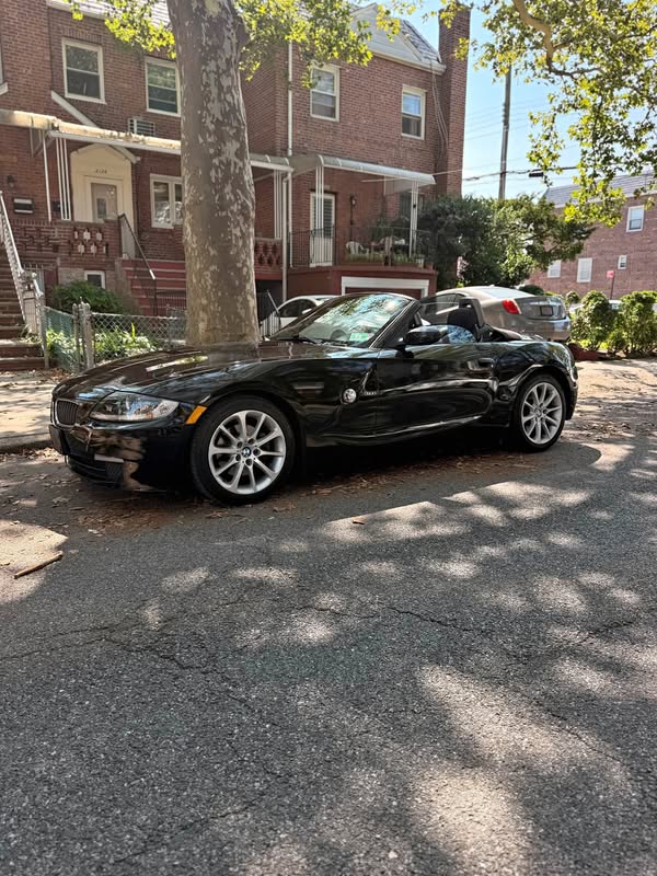 2006 BMW Z4 - 3.0i Roadster 2D