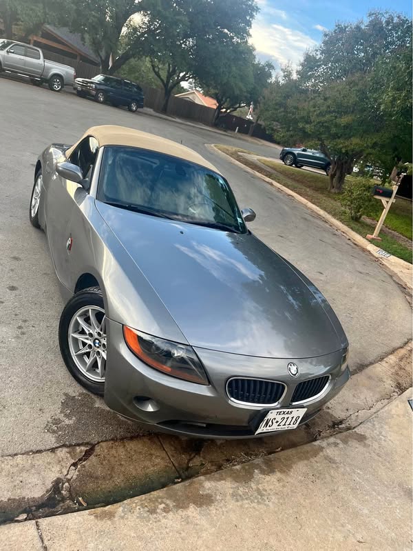 2004 BMW Z4 - 2.5i Roadster 2D