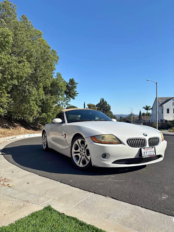 2004 BMW Z4 - 3.0i Roadster 2D
