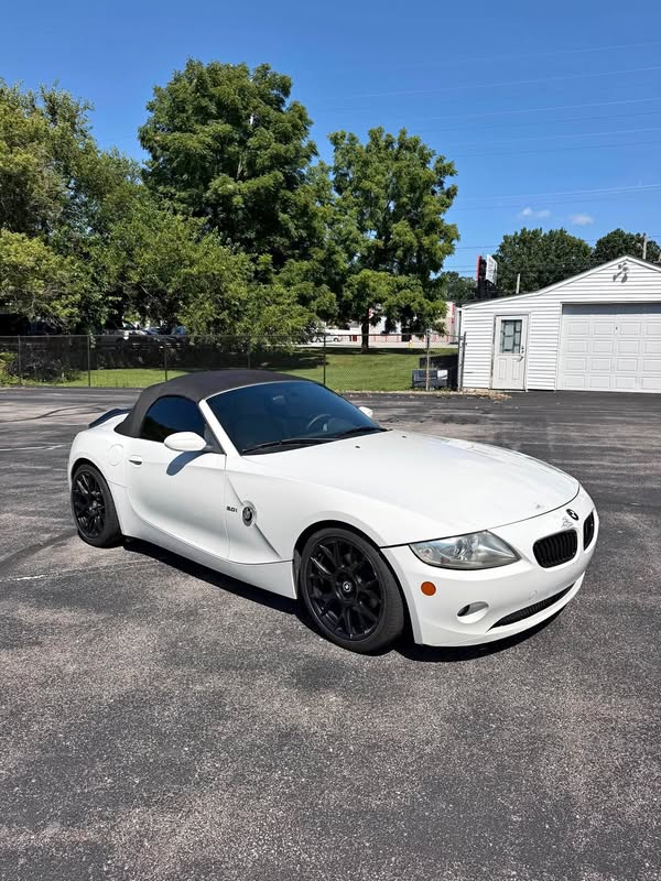 2005 BMW Z4 - 3.0i Roadster 2D