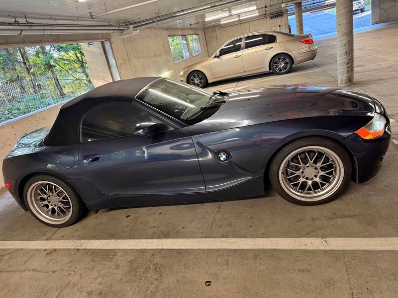 2004 BMW Z4 - 3.0i Roadster 2D