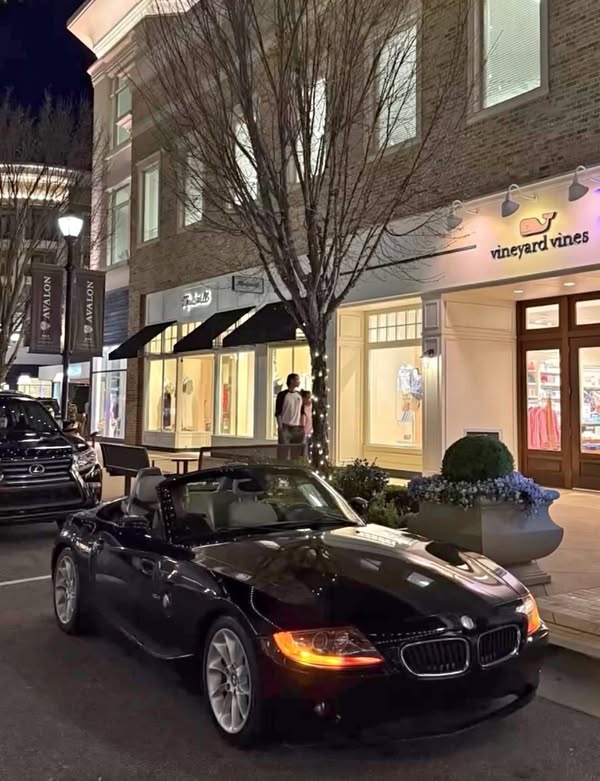 2005 BMW Z4 - 3.0i Roadster 2D