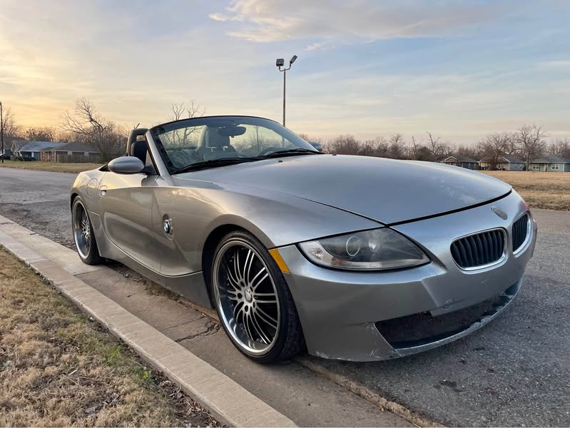 2004 BMW Z4 - 3.0i Roadster 2D