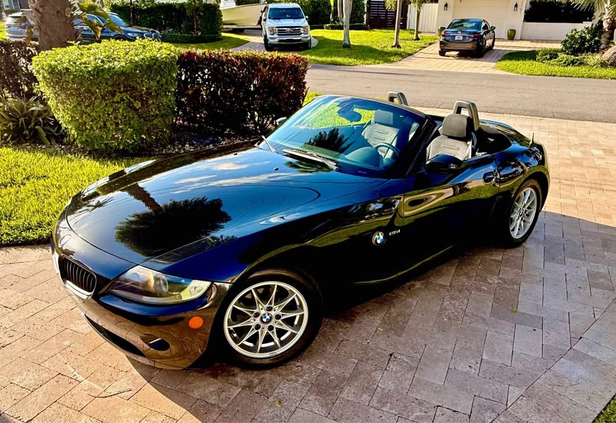 2005 BMW Z4 - 2.5i Roadster 2D