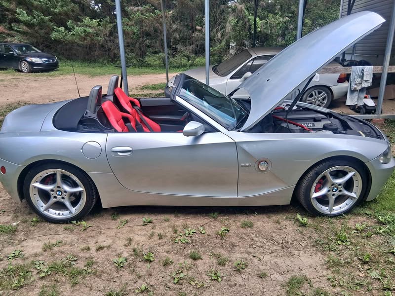2004 BMW Z4 - 3.0i Roadster 2D