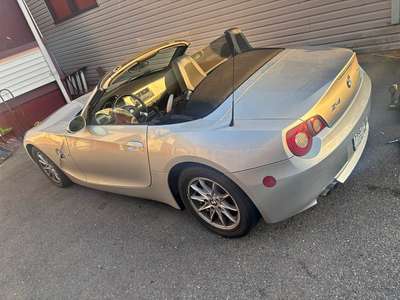 2005 BMW Z4 - 2.5i Roadster 2D