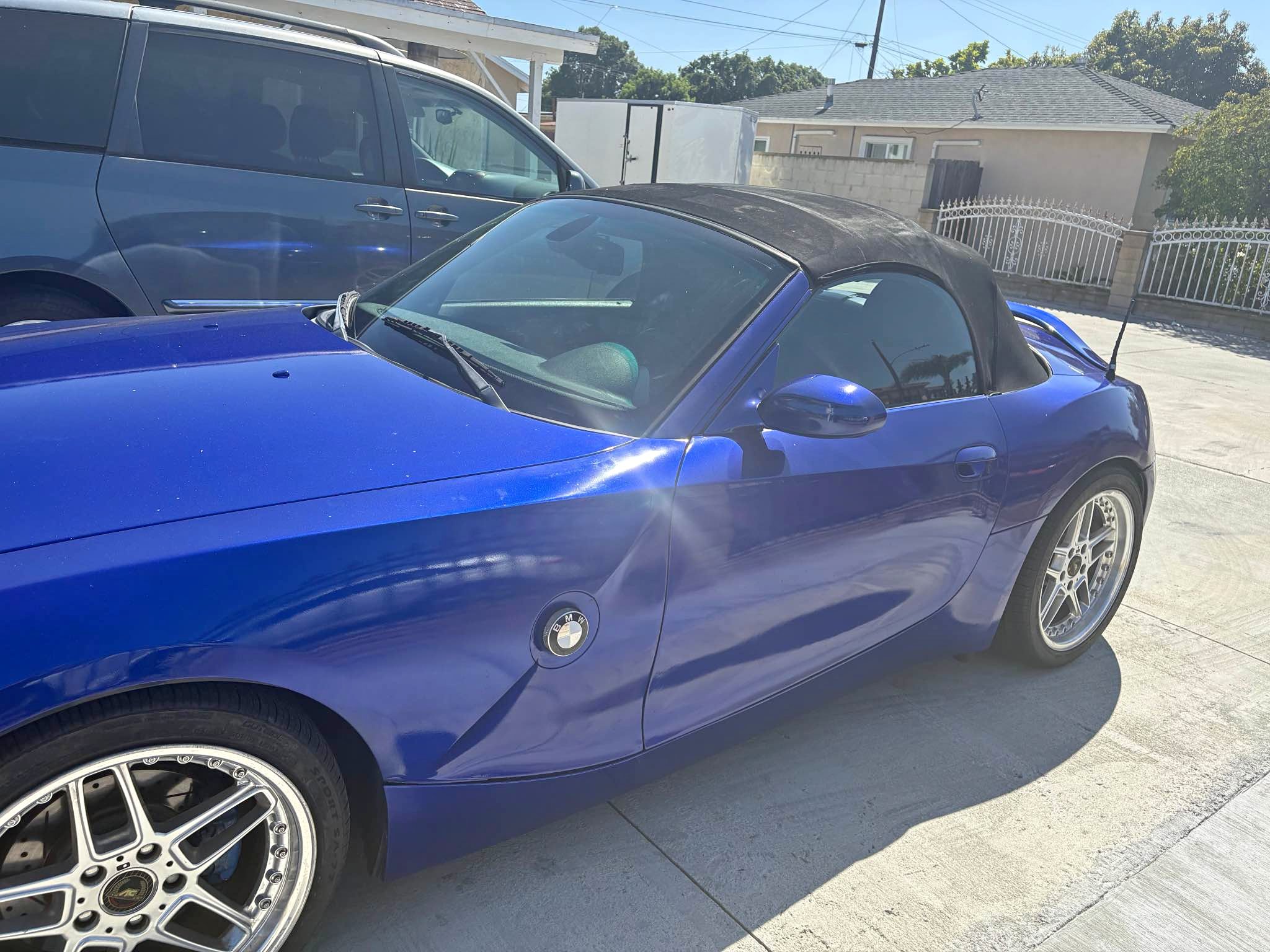2005 BMW Z4 - 3.0i Roadster 2D