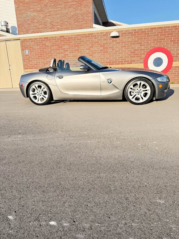 2005 BMW Z4 - 3.0i Roadster 2D