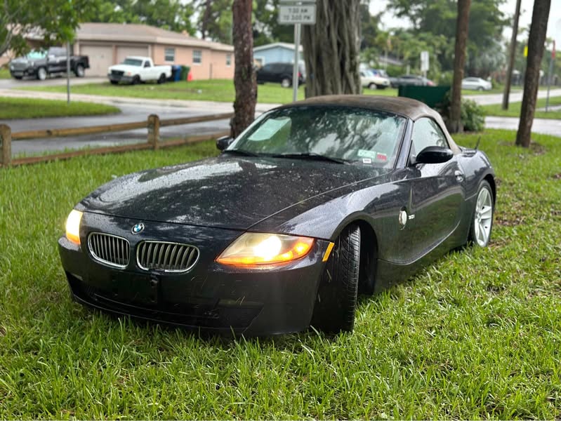 2006 BMW Z4 - 3.0i Roadster 2D