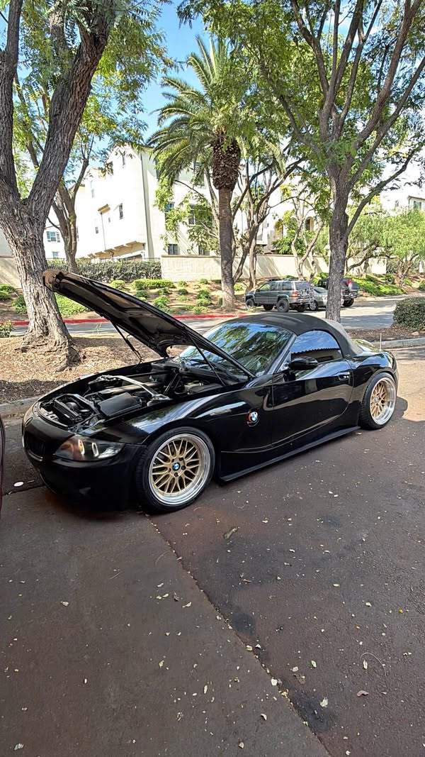 2004 BMW Z4 - 2.5i Roadster 2D