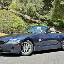 2005 BMW Z4 2.5i Roadster 2D