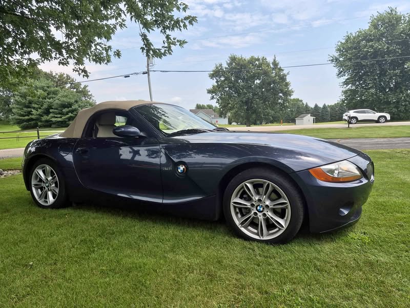 2004 BMW Z4 - 3.0i Roadster 2D