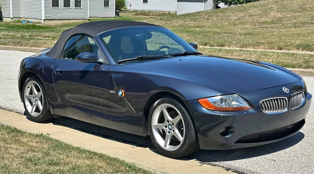 2004 BMW Z4 - 3.0i Roadster 2D