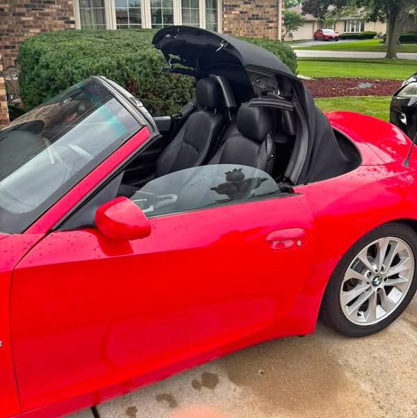 2004 BMW Z4 2.5i Roadster 2D