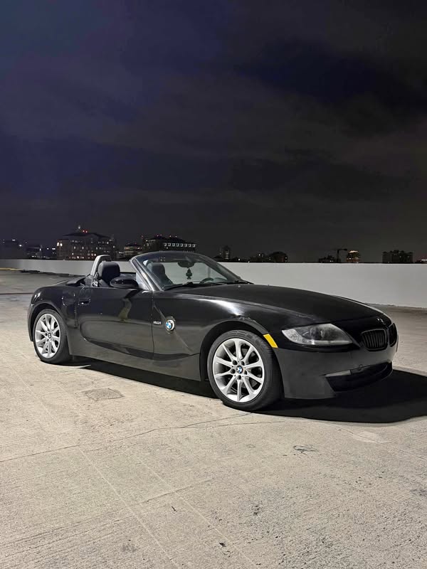 2006 BMW Z4 - 3.0i Roadster 2D